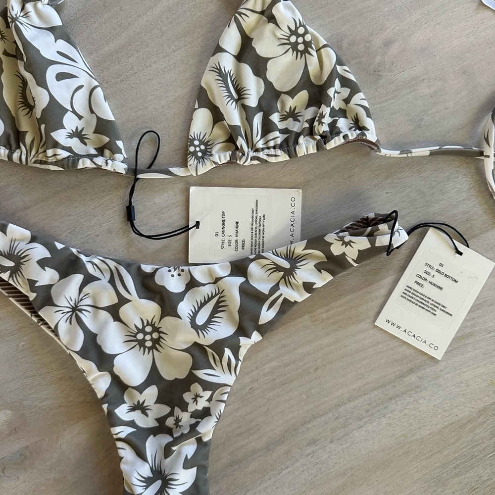 ✖️[SOLD]✖️ ACACIA SWIM - Picture 2 of 4